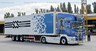 Promem linii FINNLINES przyplynely do gdynskiego portu...