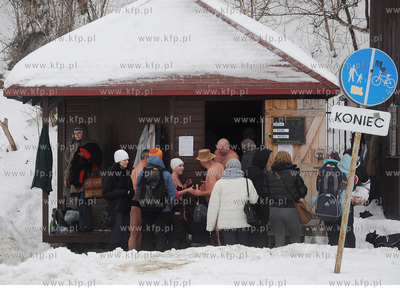 Plaza w Gdyni Redlowie. Klub Morsow Gdynskich przywital...
