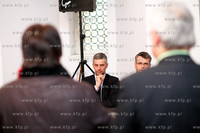 Bytow. Pawel Poncyliusz z PJN spotkal sie z mieszkancami...