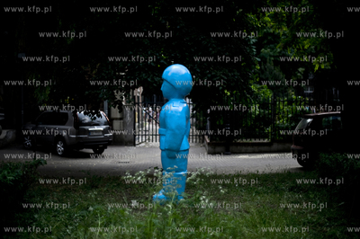 Rzezby tajemniczych niebieskich zolnierzykow pojawily...