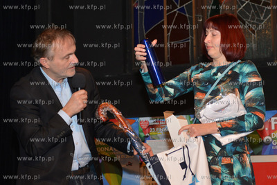 23 final WOSP w Gdyni. Licytacja prowadzona przez przez...