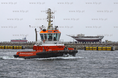 Transport kadluba do portu wewnetrzego w Gdansku szkolnego...