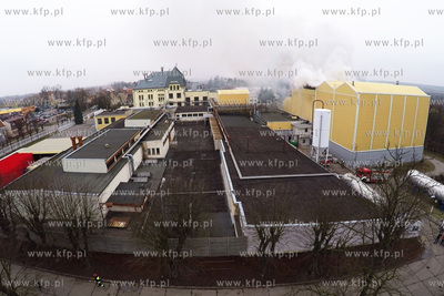 Pozar jeden z hal produkcyjnych, gdzie przechowywane...