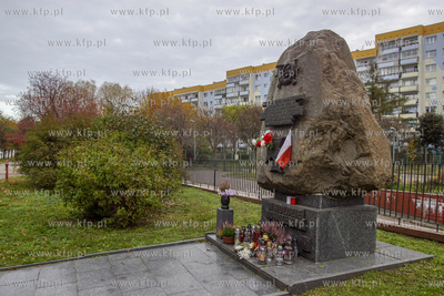 Gdańsk, aleja Jana Pawła II. Pomnik W Hołdzie Bohaterom...