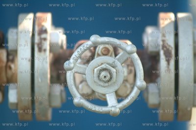 Rafineria Gdanska, a wlasciwie zawor.5.09.2002fot....