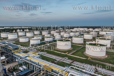Rafineria Grupy Lotos, zbiorniki na rope.. 24.09.2015...