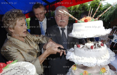 Gdansk, ul. Polnaki - uroczystosc imienin Lecha i Danuty...