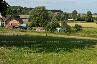 Wies Sulmin na Kaszubach w gminie Zukowo. Widok na...