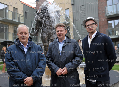 Odsloniecie fontanny Netuna na dziedzincu Kwartalu...