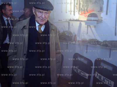 Mieczyslaw Rakowski ostatni premier PRL oglada wystawe...
