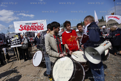 Gdansk. Manifestacja przedstawicieli NSZZ Solidarnosc...