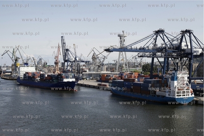 Gdynia. Terminal kontenrowy GCT.
28.06.2013
fot....