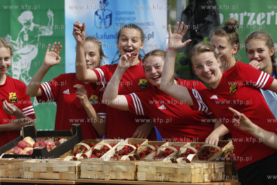 Gdansk Zaspa. Pilkarski turniej dzikich druzyn Do przerwy...