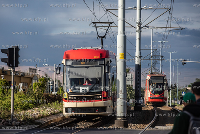 Tramwaj specialnej lini 60 uruchomionej przed meczem...