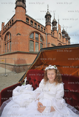 Gdansk. Pierwsza Komunia Swieta. Natalka jedzie bryczka...