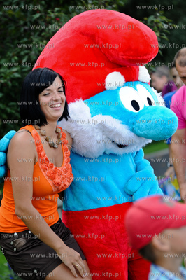 Gdynia. Bulwar nadmorski. Akcja promocyjna filmu Smerfy,...