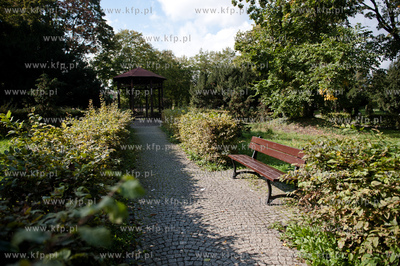 Park Kuzniczki - zabytkowy, niewielki park w Gdansku...