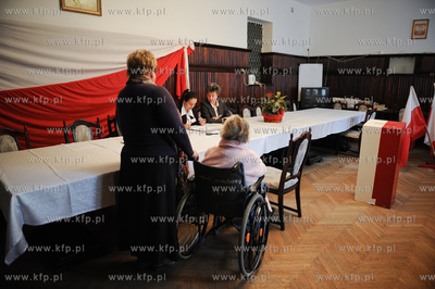 Gdansk. Obwodowa Komisja Wyborcza nr 58 w Szpitalu...