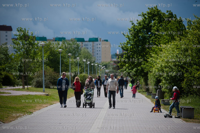 Gdansk. Promenada prowadzaca do mola w Brzeznie.
02.06.2012
fot....