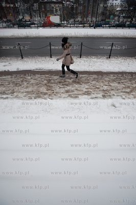 Gdansk. Park Stefensa wzdluz Al. Zwyciestwa.
20.03.2013
fot....