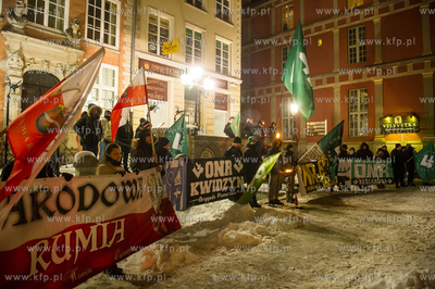 Gdansk. Dlugi Targ. Manifestacja przeciwko przyjmowaniu...