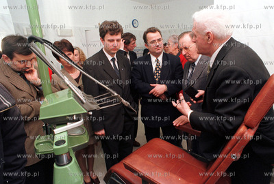 przekazanie sprzetu stomatologicznego dla osrodka zdrowia...