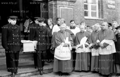 Ceremonia pozegnania i posmiertnego odznaczenia pocztowcow...