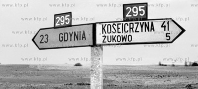 Znak drogowy w Miszewie gmina Zukowo na Kaszubach....