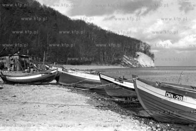 Łodzie rybackie na plaży w Gdyni Orłowie. 
20.11.1978
5listopad78_z.kosycarz_p32
Fot....