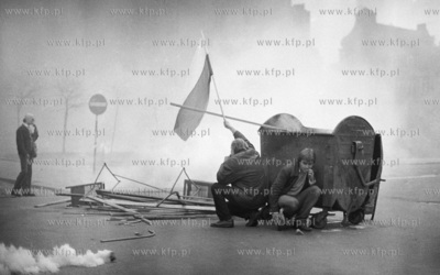 Gdansk. Stan Wojenny. Starcia z milicja. Nz. starcia...