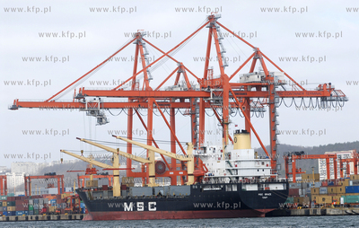 Stocznia Gdynia SA. n/z Kontenerowiec MSC Grace w Baltyckim...
