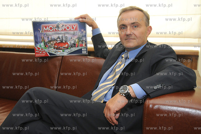 Gdynia znalazla sie na planszy gry MONOPOLY. Nz. Wojciech...