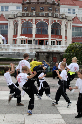 Sopot - Molo. Akcja charytatywna SERCE W DOBRE RECE...