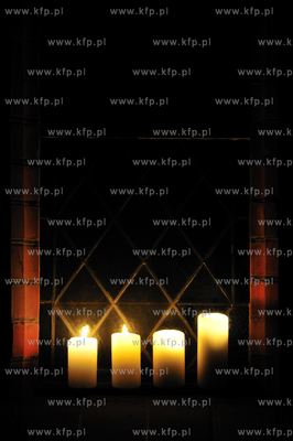 Adwent w kosciolach chrzescijanskich to okres trwajacy...