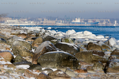 Mrozny poranek w Gdyni Orlowie. Nz. widok na Gdynie...