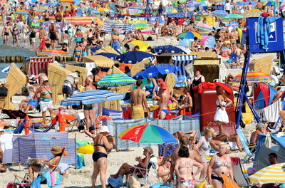 Gorace klimaty na plazy w Kolobrzegu.
11.07.2010
fot....