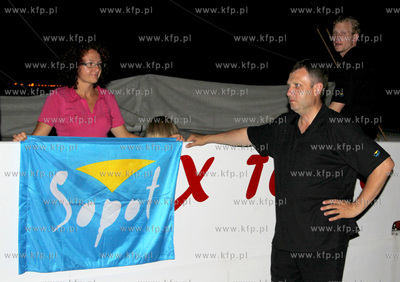 Molo w Sopocie. Prezydent Sopotu Jacek Karnowski wyplywa...