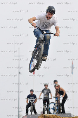 BMX Dirt Jumping - przed Akwarium Gdynskim na Molo...