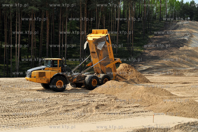 Budowa autostrady A1 na odcinku Torun - Strykow. 25.04.2011...