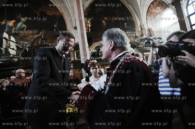 Uroczysta sesja Rady Miasta Gdanska. Wreczenie medali...