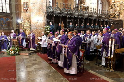 Bazylika katedralna w Pelplinie. Uroczystości pogrzebowe...