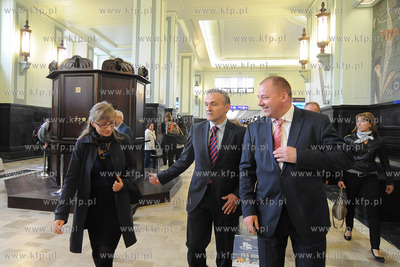 Dworzec kolejowy Gdynia Glowna oddany do uzytku po...