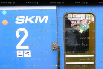 Gdansk, Dworzec PKP. Irlandzcy i hiszpanscy w drodze...