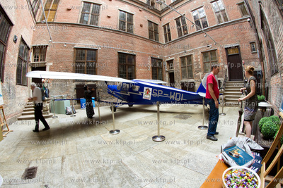 Oficjalna prezentacja RWD 13 na dziedzincu Ratusza...