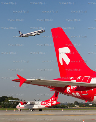 Lotnisko im Lecha Walesty w Gdansku Rebiechowie. Na...