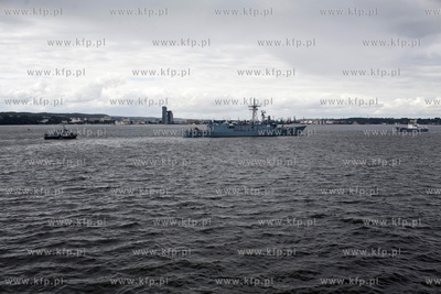 Parada wszystkich najwazniejszych klas okretow bedacych...