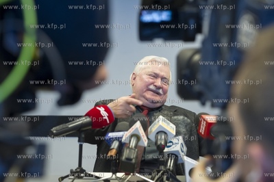 Gdańsk. Konferencja Lecha Wałęsy w sprawie swojej...