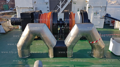 SD Tempest, holownik typu RotorTug z trzema pędnikami...