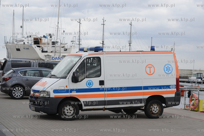 Opustoszala w czasie epidemii Marina Gdynia - basen...