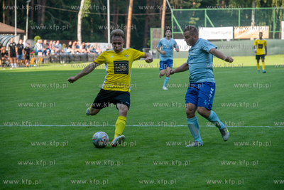 Mecz piłkarskiej Klasy A, w którym zmierzyły się...